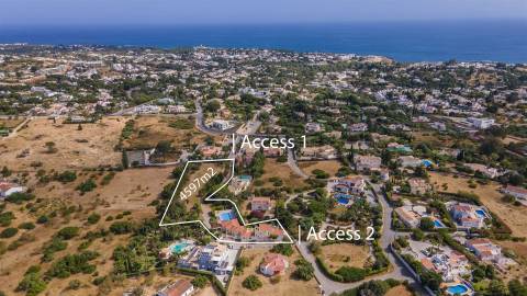 Elegante moradia T4 num generoso terreno privado perto de Carvoeiro