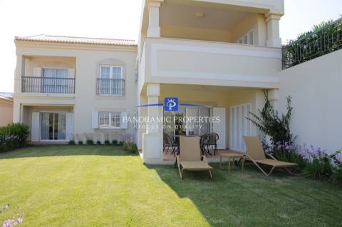 Apartamento no rés do chão com dois quartos com decoração requintada