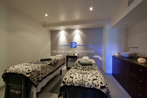 Apartamento no rés do chão com dois quartos com decoração requintada