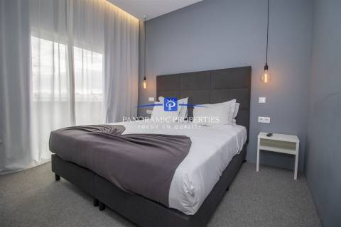 Novo no mercado! Elegante apartamento estúdio, está localizado no prestigiado resort Pestana,