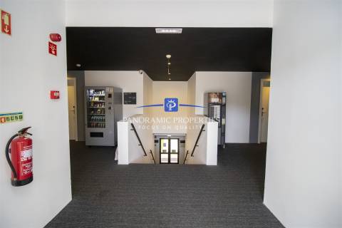 Novo no mercado! Elegante apartamento estúdio, está localizado no prestigiado resort Pestana,