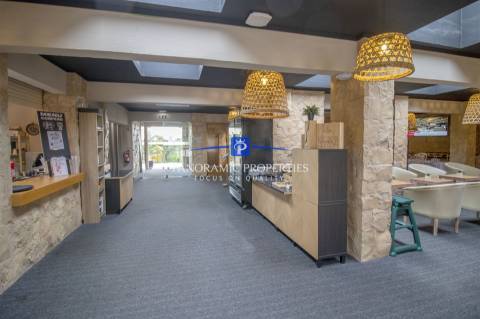 Novo no mercado! Elegante apartamento estúdio, está localizado no prestigiado resort Pestana,