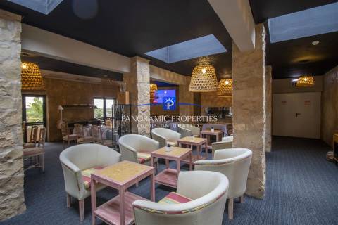 Novo no mercado! Elegante apartamento estúdio, está localizado no prestigiado resort Pestana,