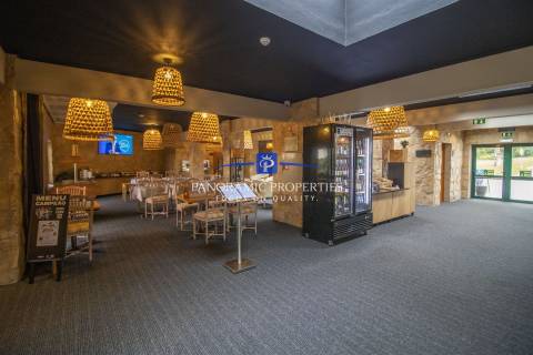 Novo no mercado! Elegante apartamento estúdio, está localizado no prestigiado resort Pestana,