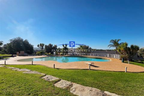 Novo no mercado! Elegante apartamento estúdio, está localizado no prestigiado resort Pestana,