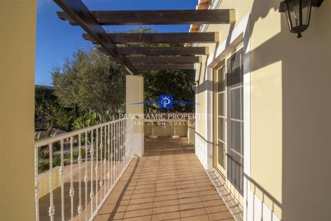 NOVO NO MERCADO! Moradia elegante, com 4 quartos e piscina perto da Praia do Carvoeiro