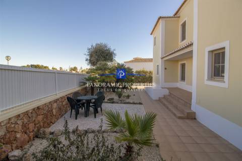 NOVO NO MERCADO! Moradia elegante, com 4 quartos e piscina perto da Praia do Carvoeiro