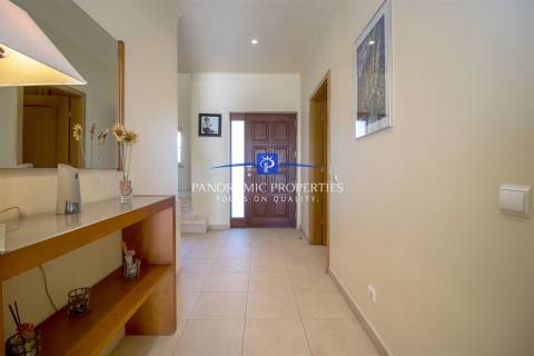 NOVO NO MERCADO! Moradia elegante, com 4 quartos e piscina perto da Praia do Carvoeiro