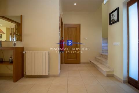 NOVO NO MERCADO! Moradia elegante, com 4 quartos e piscina perto da Praia do Carvoeiro