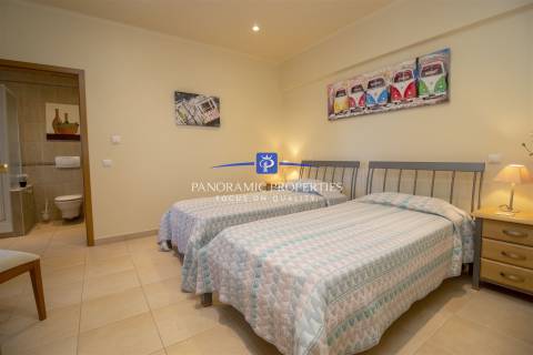 NOVO NO MERCADO! Moradia elegante, com 4 quartos e piscina perto da Praia do Carvoeiro