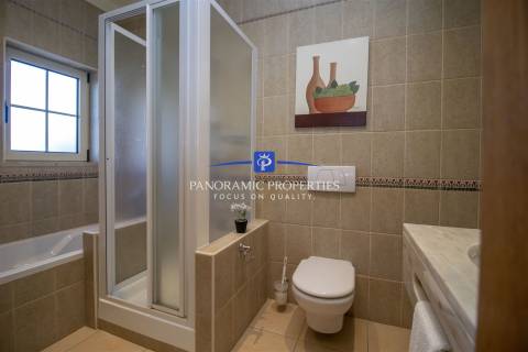 NOVO NO MERCADO! Moradia elegante, com 4 quartos e piscina perto da Praia do Carvoeiro