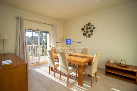 NOVO NO MERCADO! Moradia elegante, com 4 quartos e piscina perto da Praia do Carvoeiro