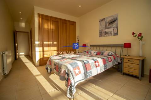 NOVO NO MERCADO! Moradia elegante, com 4 quartos e piscina perto da Praia do Carvoeiro