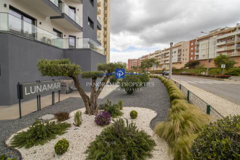 Apartamento com dois quartos a  5 minutos a pé da praia de Armação de Pêra