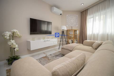 Apartamento contemporâneo com 2 quartos, situado  em Armação de Pêra