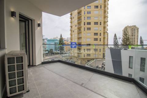 Apartamento contemporâneo com 2 quartos, situado  em Armação de Pêra