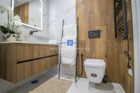 Apartamento contemporâneo com 2 quartos, situado  em Armação de Pêra