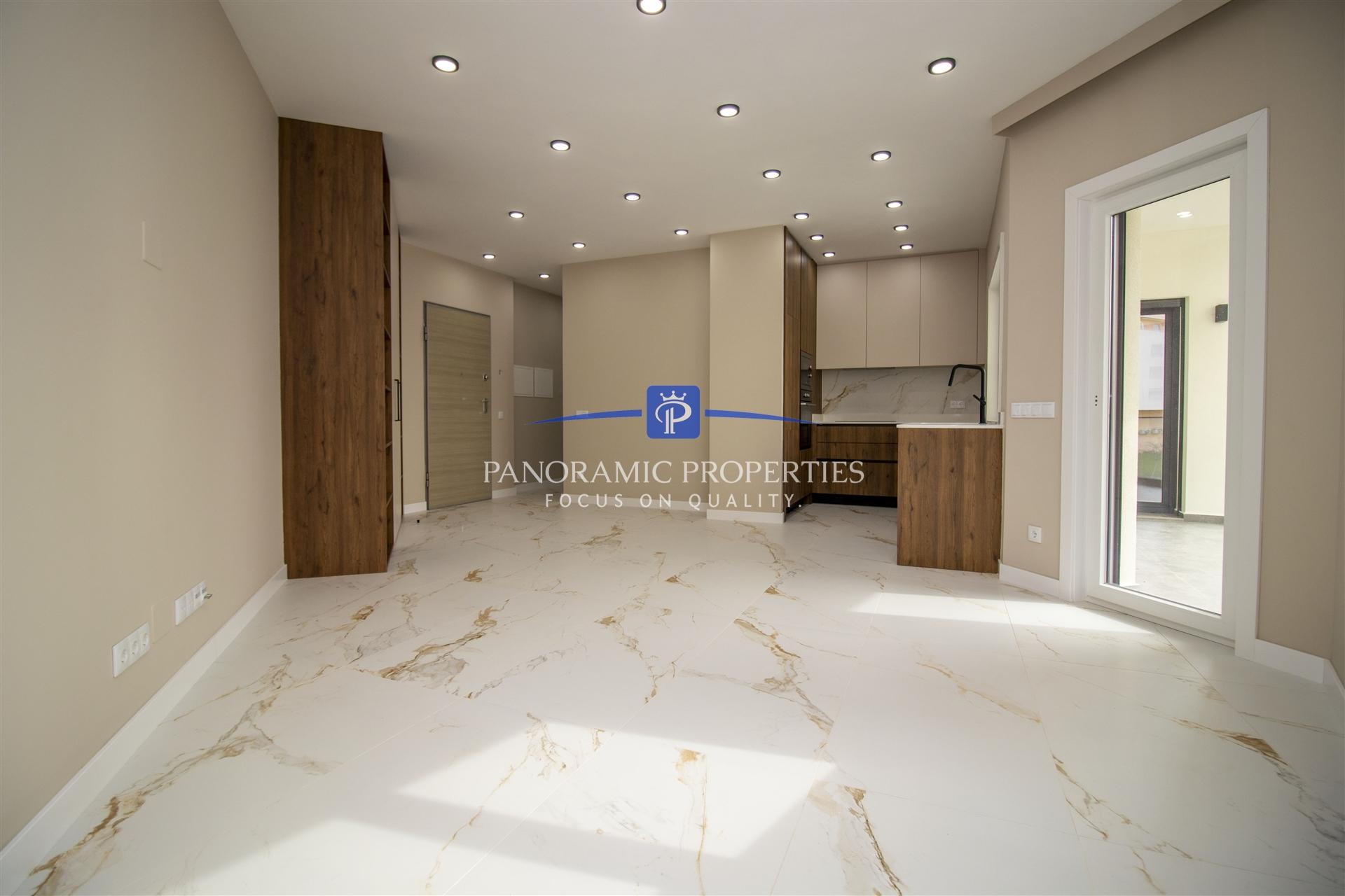 Descubra este elegante e contemporâneo apartamento de 2 quartos, localizado em Armação de Pêra