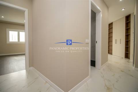 Descubra este elegante e contemporâneo apartamento de 2 quartos, localizado em Armação de Pêra