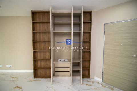 Descubra este elegante e contemporâneo apartamento de 2 quartos, localizado em Armação de Pêra