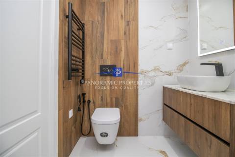 Descubra este elegante e contemporâneo apartamento de 2 quartos, localizado em Armação de Pêra