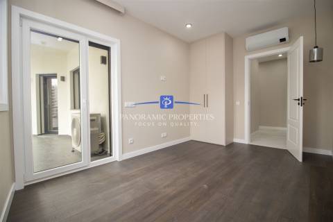 Descubra este elegante e contemporâneo apartamento de 2 quartos, localizado em Armação de Pêra