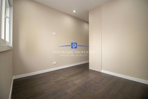 Descubra este elegante e contemporâneo apartamento de 2 quartos, localizado em Armação de Pêra