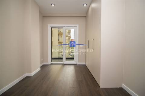 Descubra este elegante e contemporâneo apartamento de 2 quartos, localizado em Armação de Pêra