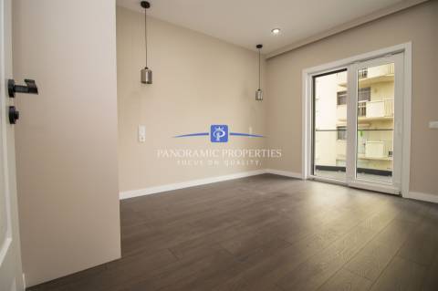 Descubra este elegante e contemporâneo apartamento de 2 quartos, localizado em Armação de Pêra