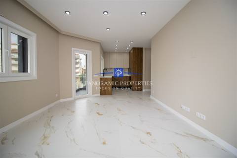 Descubra este elegante e contemporâneo apartamento de 2 quartos, localizado em Armação de Pêra