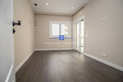 Descubra este elegante e contemporâneo apartamento de 2 quartos, localizado em Armação de Pêra