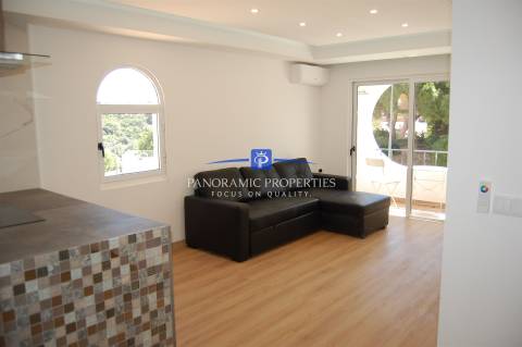 Apartamento com 2 quartos renovado, junto á praia de Vale de Centeanes
