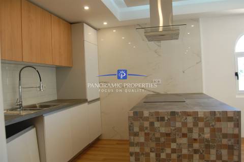 Apartamento com 2 quartos renovado, junto á praia de Vale de Centeanes