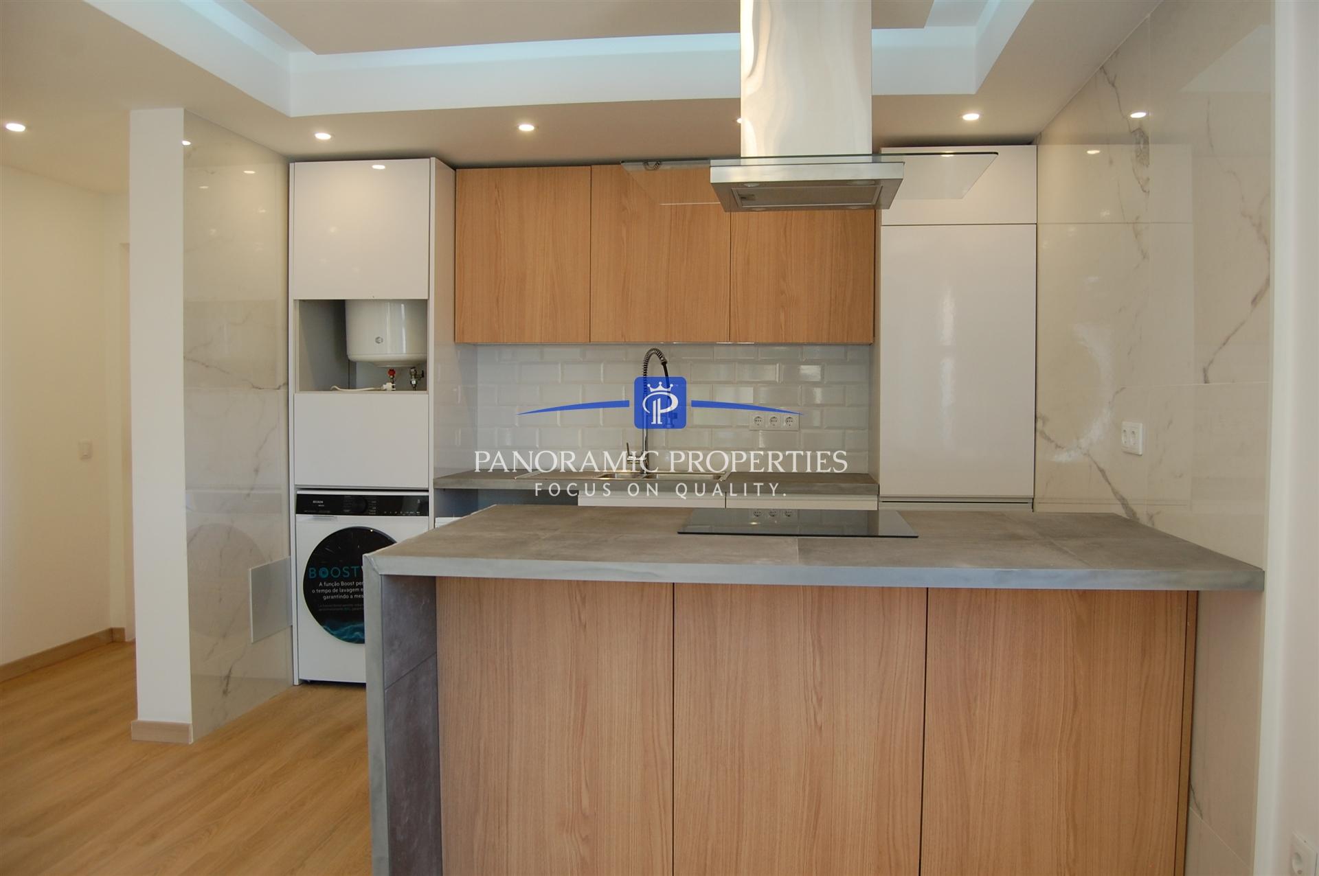 Apartamento com 2 quartos renovado, junto á praia de Vale de Centeanes
