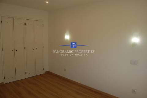 Apartamento com 2 quartos renovado, junto á praia de Vale de Centeanes