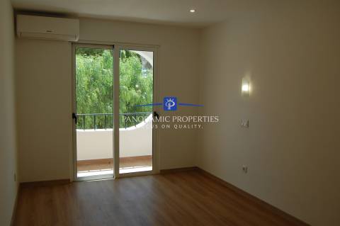 Apartamento com 2 quartos renovado, junto á praia de Vale de Centeanes