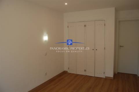 Apartamento com 2 quartos renovado, junto á praia de Vale de Centeanes