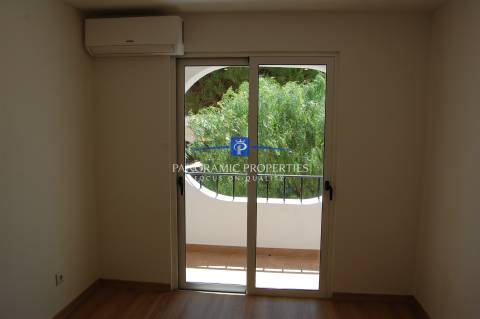 Apartamento com 2 quartos renovado, junto á praia de Vale de Centeanes