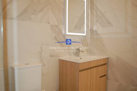 Apartamento com 2 quartos renovado, junto á praia de Vale de Centeanes