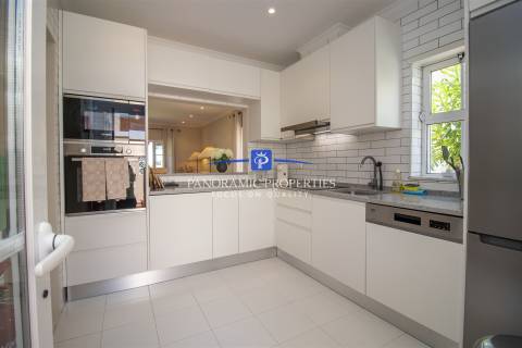 Luminoso e moderno apartamento de 2 quartos com vista para o mar perto de Carvoeiro