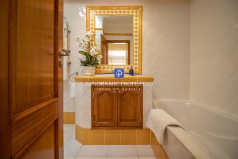 Luminoso e moderno apartamento de 2 quartos com vista para o mar perto de Carvoeiro