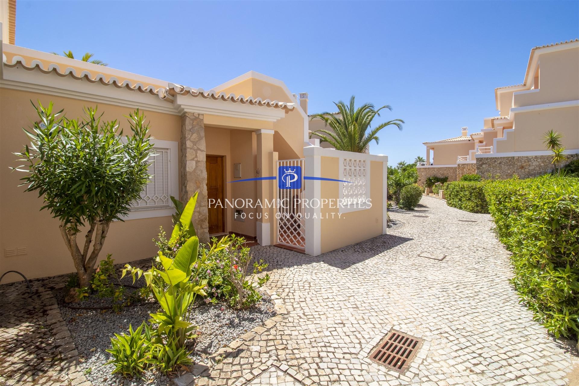 Luminoso e moderno apartamento de 2 quartos com vista para o mar perto de Carvoeiro