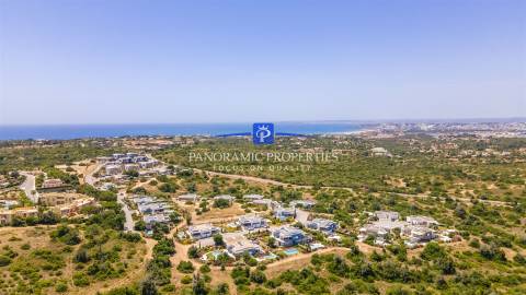 Moradia moderna de 3 quartos com piscina privada