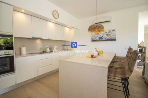 Moradia moderna de 3 quartos com piscina privada