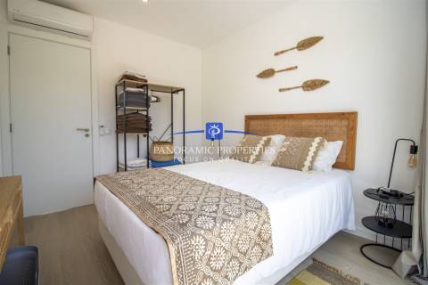 Moradia moderna de 3 quartos com piscina privada