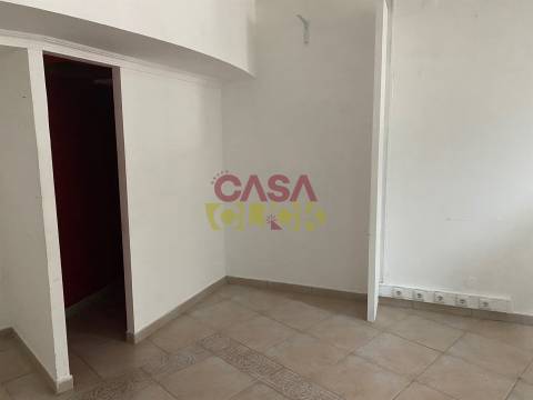 Loja T2 Venda em Torres Novas (Santa Maria, Salvador e Santiago),Torres Novas