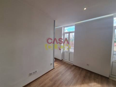 Apartamento T1+1 Arrendamento em Torres Novas (Santa Maria, Salvador e Santiago),Torres Novas