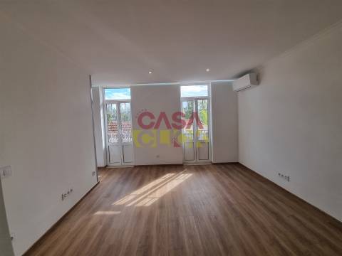 Apartamento T1+1 Arrendamento em Torres Novas (Santa Maria, Salvador e Santiago),Torres Novas