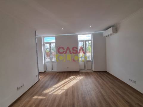 Apartamento T1+1 Arrendamento em Torres Novas (Santa Maria, Salvador e Santiago),Torres Novas