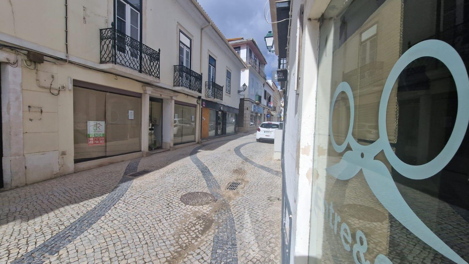 Loja  Arrendamento em Torres Novas (Santa Maria, Salvador e Santiago),Torres Novas